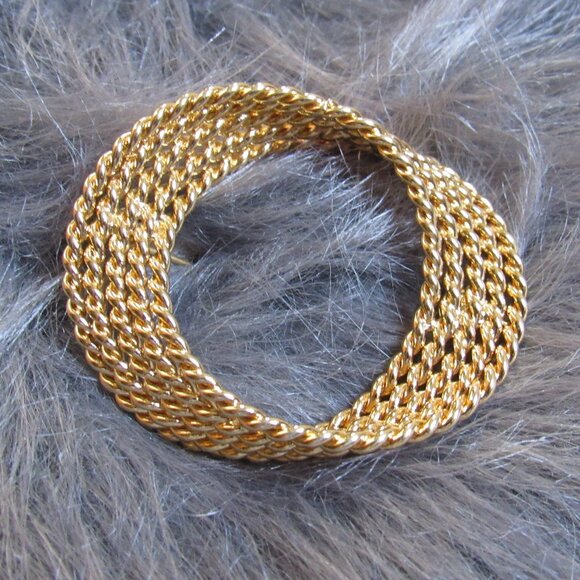 CLASSIC MONET BROOCH-OVAL TWISTED GOLD ROPE-PIN-TRENDY-UNISEX - Picture 1 of 7